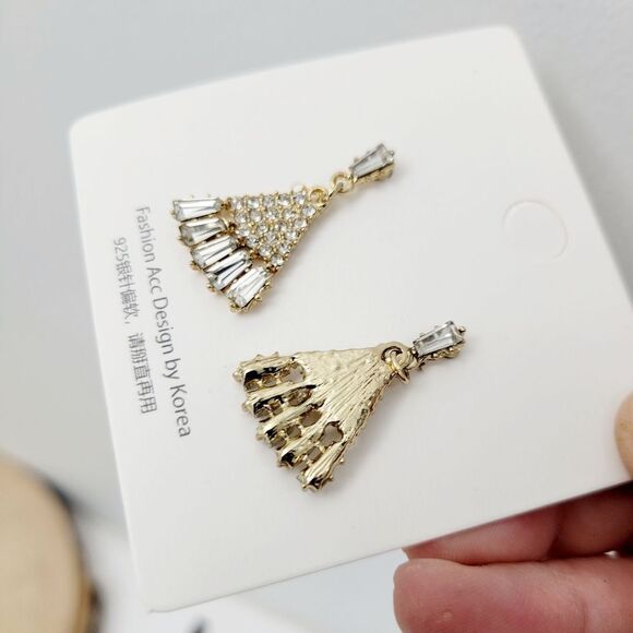 Brand New Gold Tone Silver Rhinestone Earrings - Picture 8 of 9